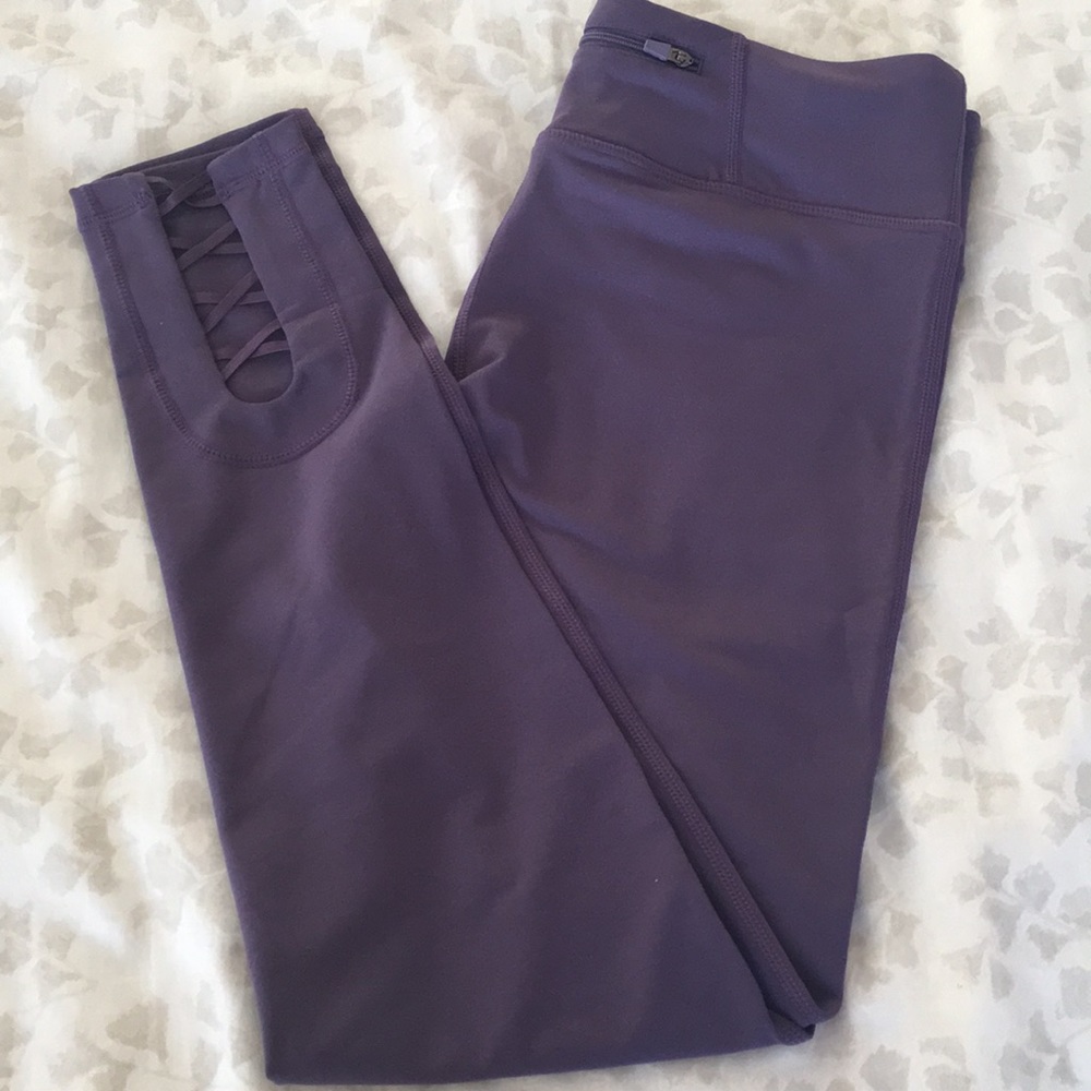 🆕Criss-cross cut out full leggings